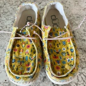 Girls Hey Dudes, adorable bug print